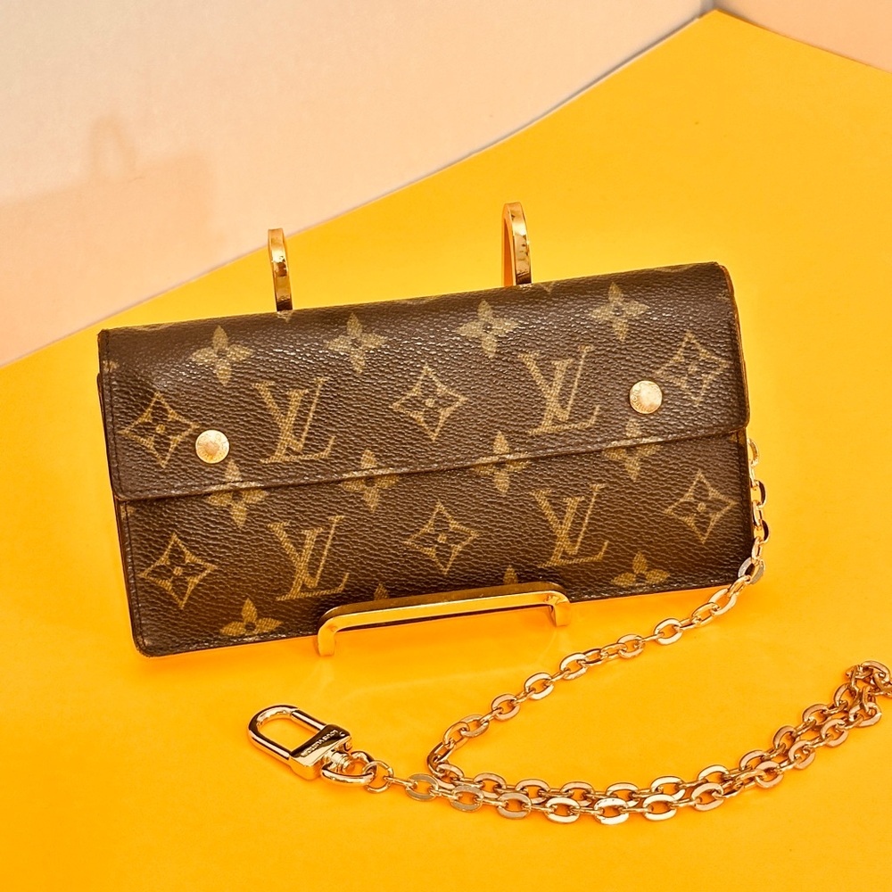 Louis Vuitton Brown Monogram Clutch wallet with chain - Picture 2 of 15